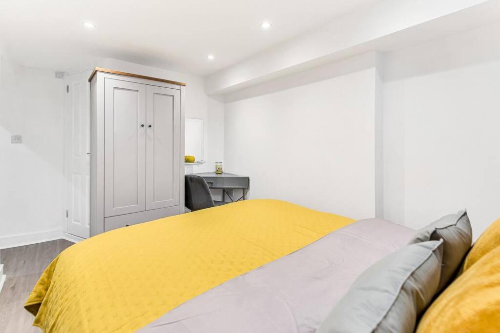 Luxstay Holland Park Apartment With Ac Londra Dış mekan fotoğraf