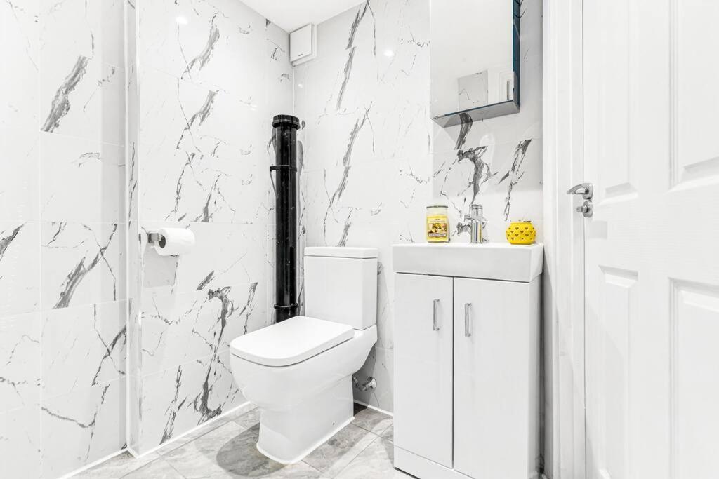 Luxstay Holland Park Apartment With Ac Londra Dış mekan fotoğraf