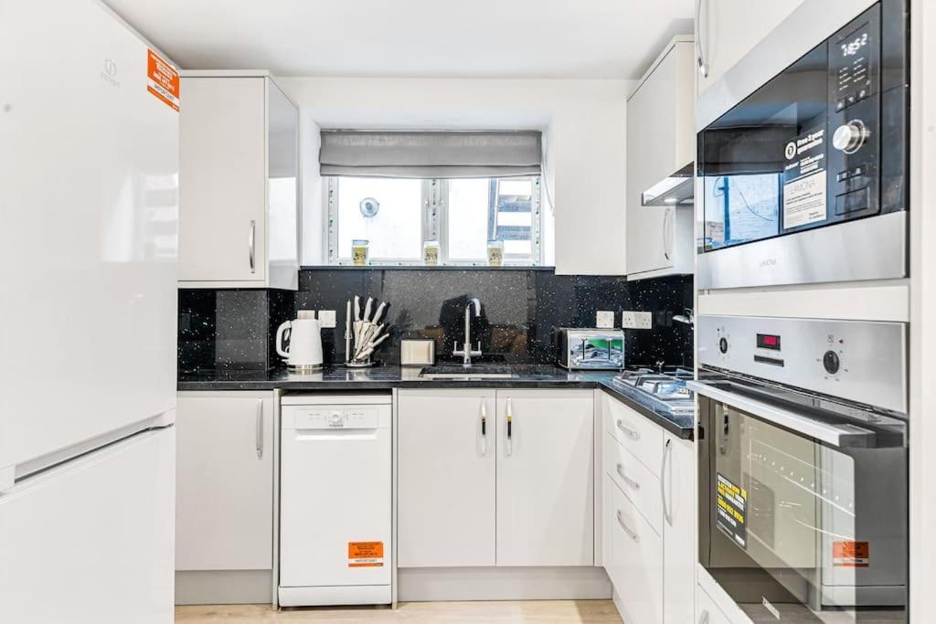 Luxstay Holland Park Apartment With Ac Londra Dış mekan fotoğraf