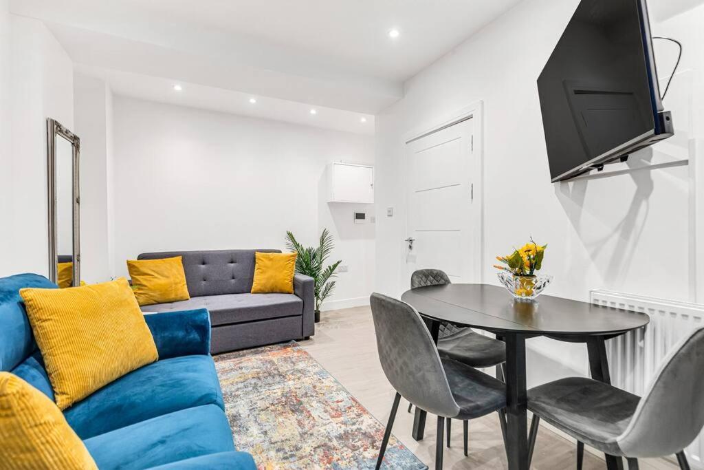 Luxstay Holland Park Apartment With Ac Londra Dış mekan fotoğraf